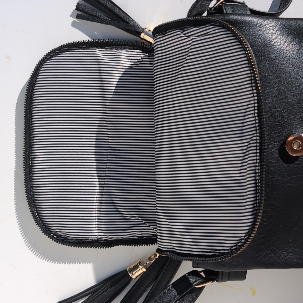 Black Leather Crossbody Bag Size 9+10 - Picture 7 of 9